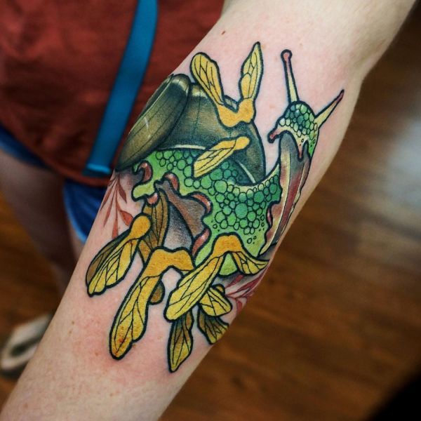 Groene slak als tatoeage