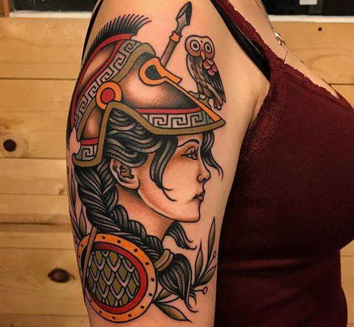 Femeie războinică tatuată