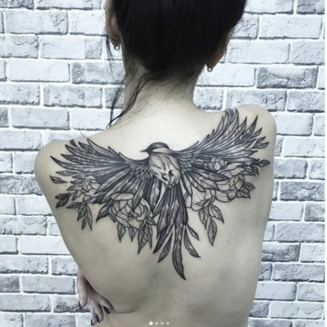 Tatuagem de um pássaro