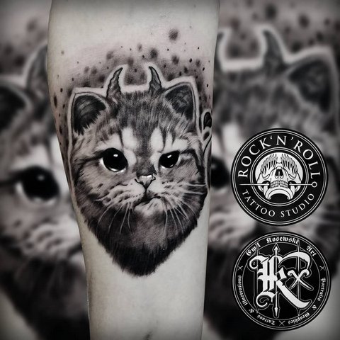 Kissan tatuoinnin merkitys tytöille ja miehille, egyptiläiset kissat, sfinksi, kissan pää, musta, siivet, tassut