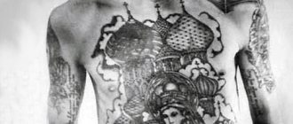 Zonov tatuaggio della Madonna con un bambino sulla pancia.