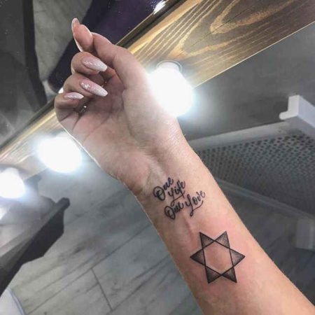 Daavidin tähti, kyynärvarren tatuointi